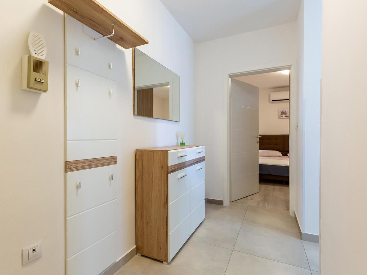 Amoroso Apartment 200M From Sea Poreč Eksteriør billede