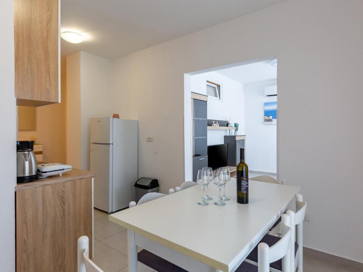 Amoroso Apartment 200M From Sea Poreč Eksteriør billede