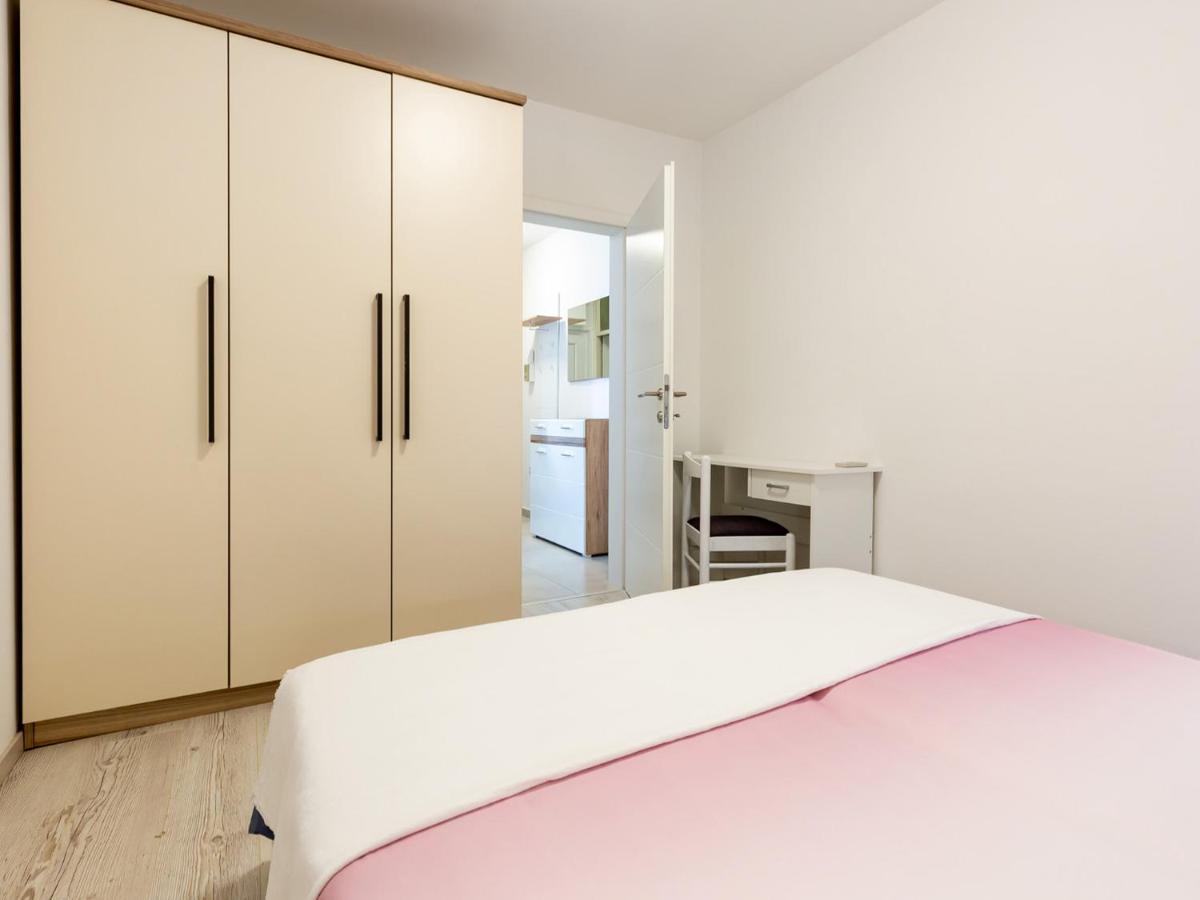 Amoroso Apartment 200M From Sea Poreč Eksteriør billede